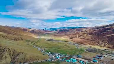 4K航拍延时高原盆地草原西藏邦达草原视频的预览图